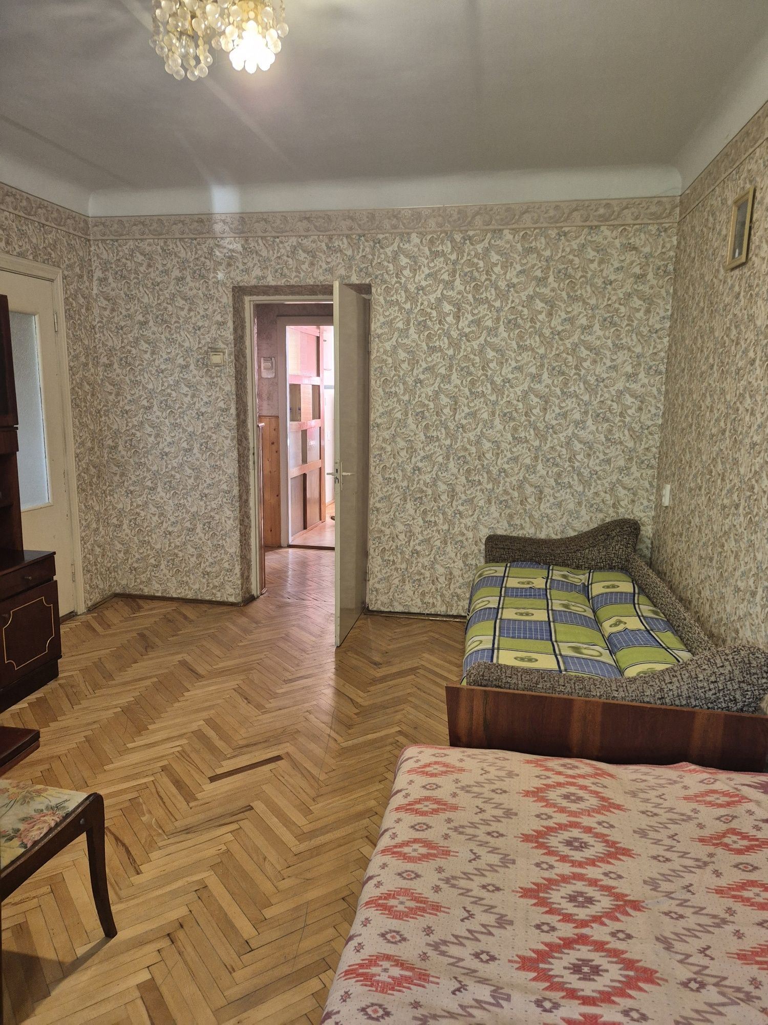 1к вул.Незалежності( кінотеатр Космос), і/о