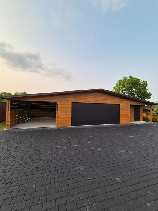 Nowoczesny garaż blaszany 12x6m z bramą segmentową wnęką oraz wiatą