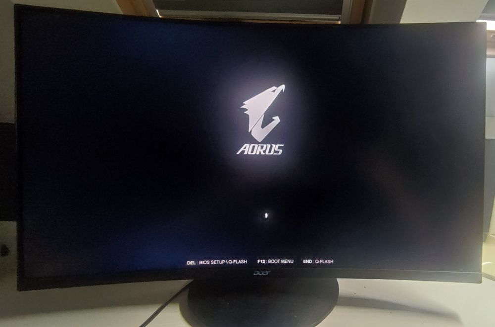 Monitor Acer nitro 165hz 31.5cal 4K XZ322Q