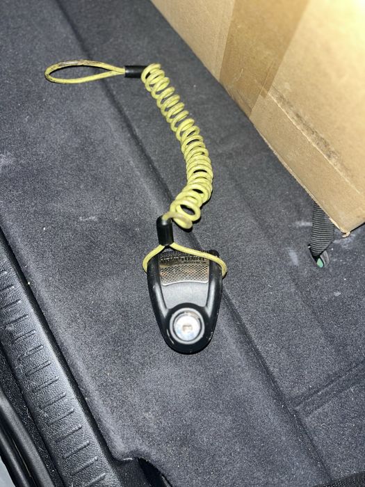 Cadeado para mota c/alarme e um par de luvas