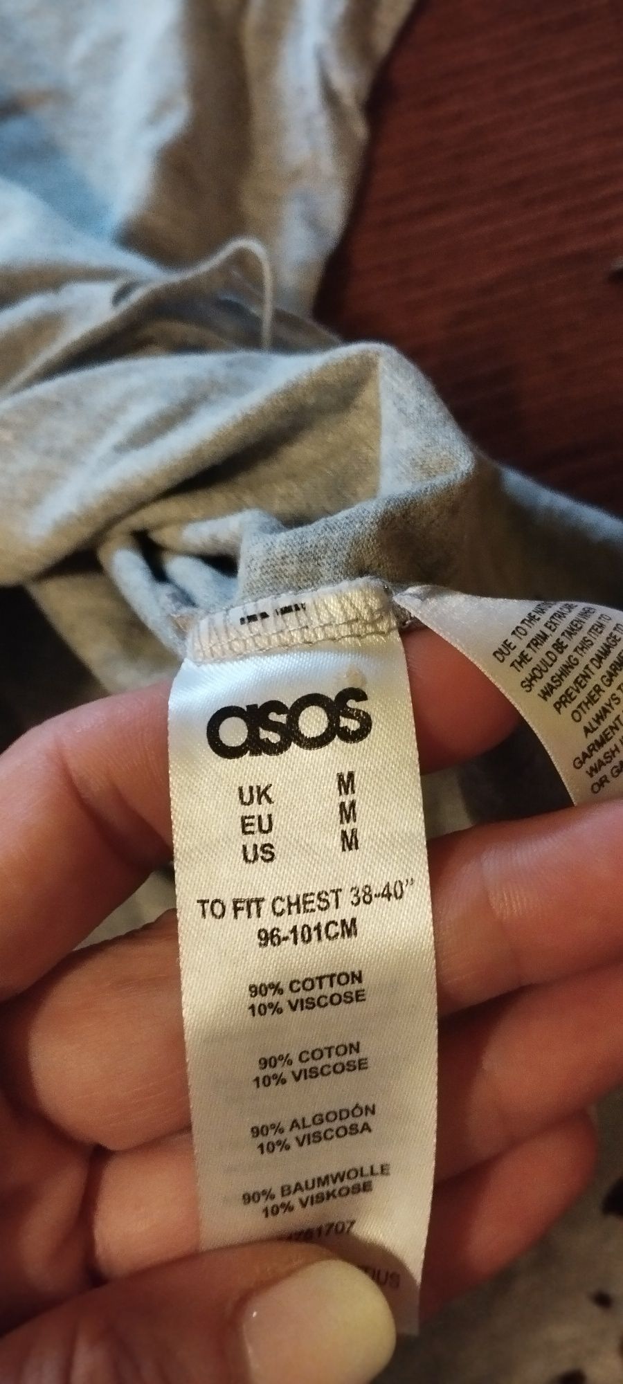 Koszulka ASOS dla odważnego mężczyzny