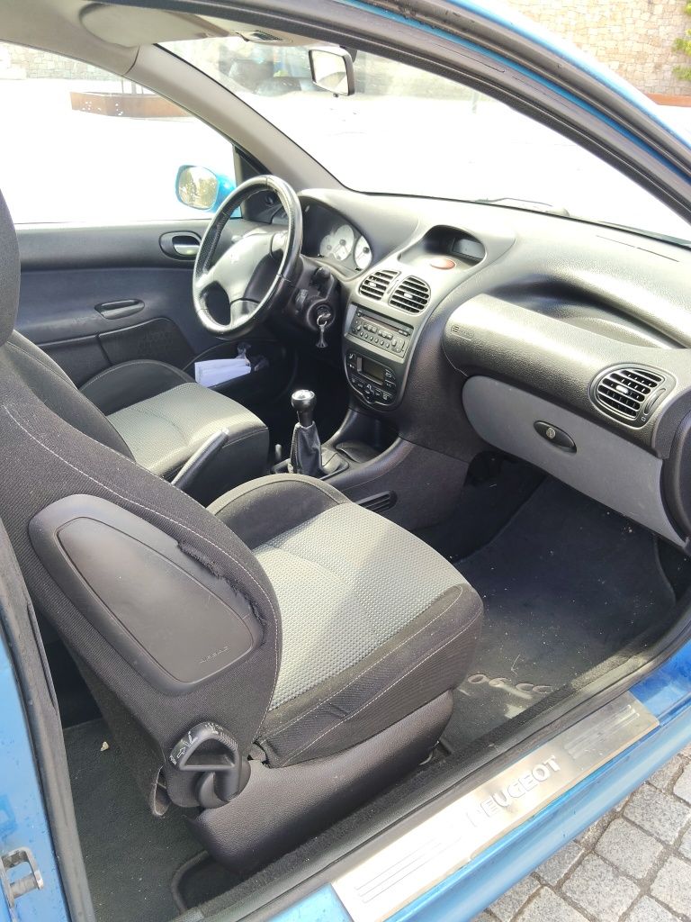Peugeot 206 com motor 2.0 gti