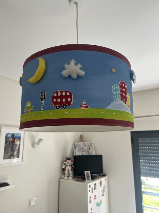 Candeeiro quarto de criança.