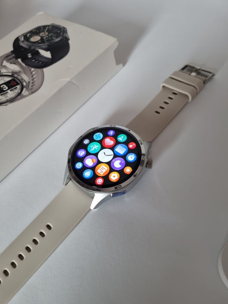 Smartwatch GT4 srebrny