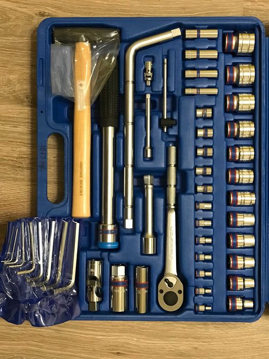 Продам Новый набор инструментов 75 ед.1/4"+1/2" KING TONY 7075MR