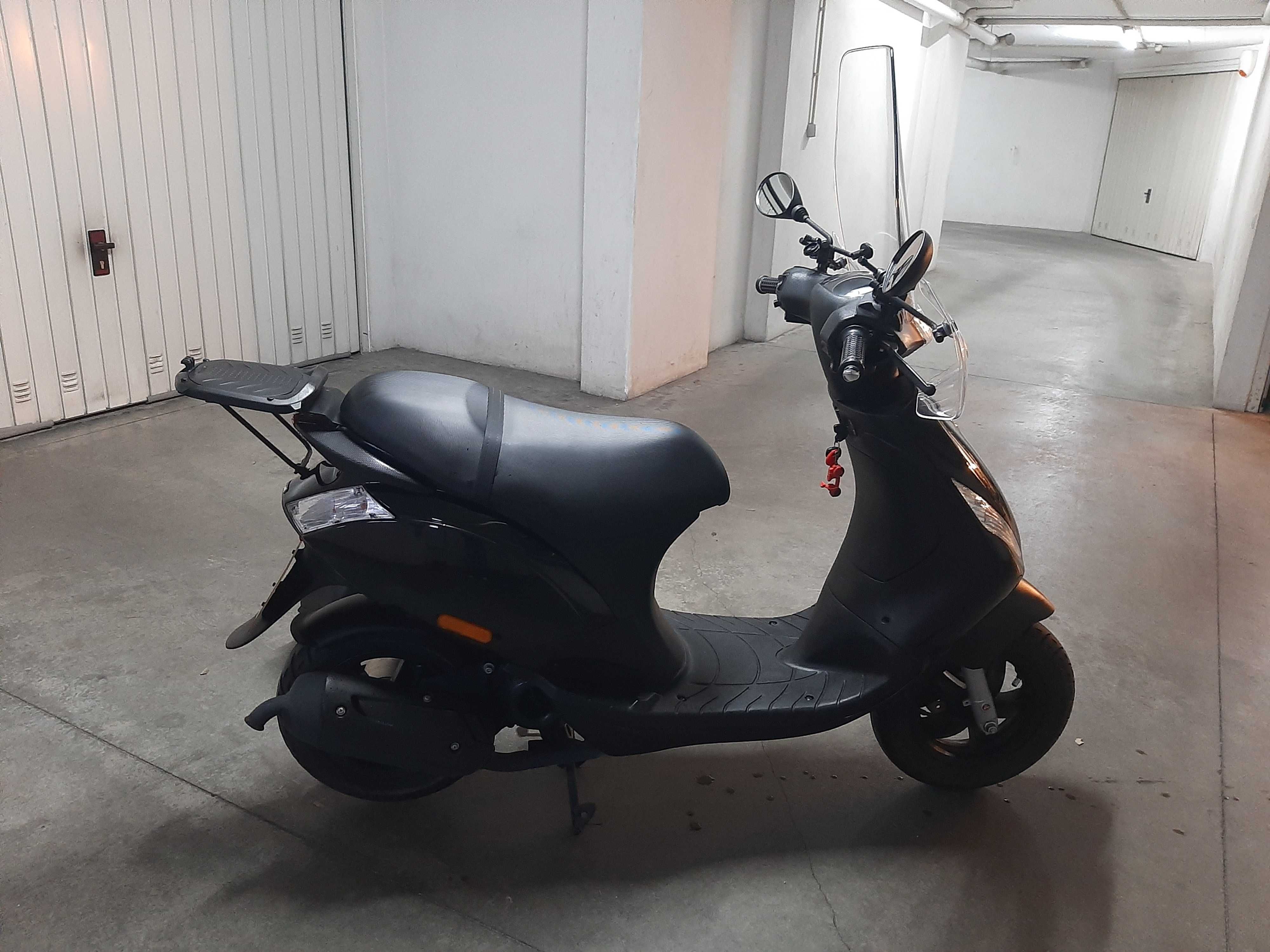 Scooter Piaggio Zip 2T