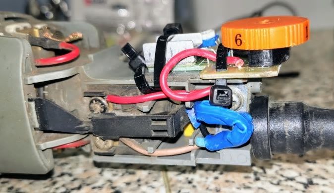 Controlador / Interruptor de Velocidade para Máquinas Elétricas