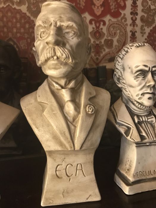 Bustos de Eça de Queiroz