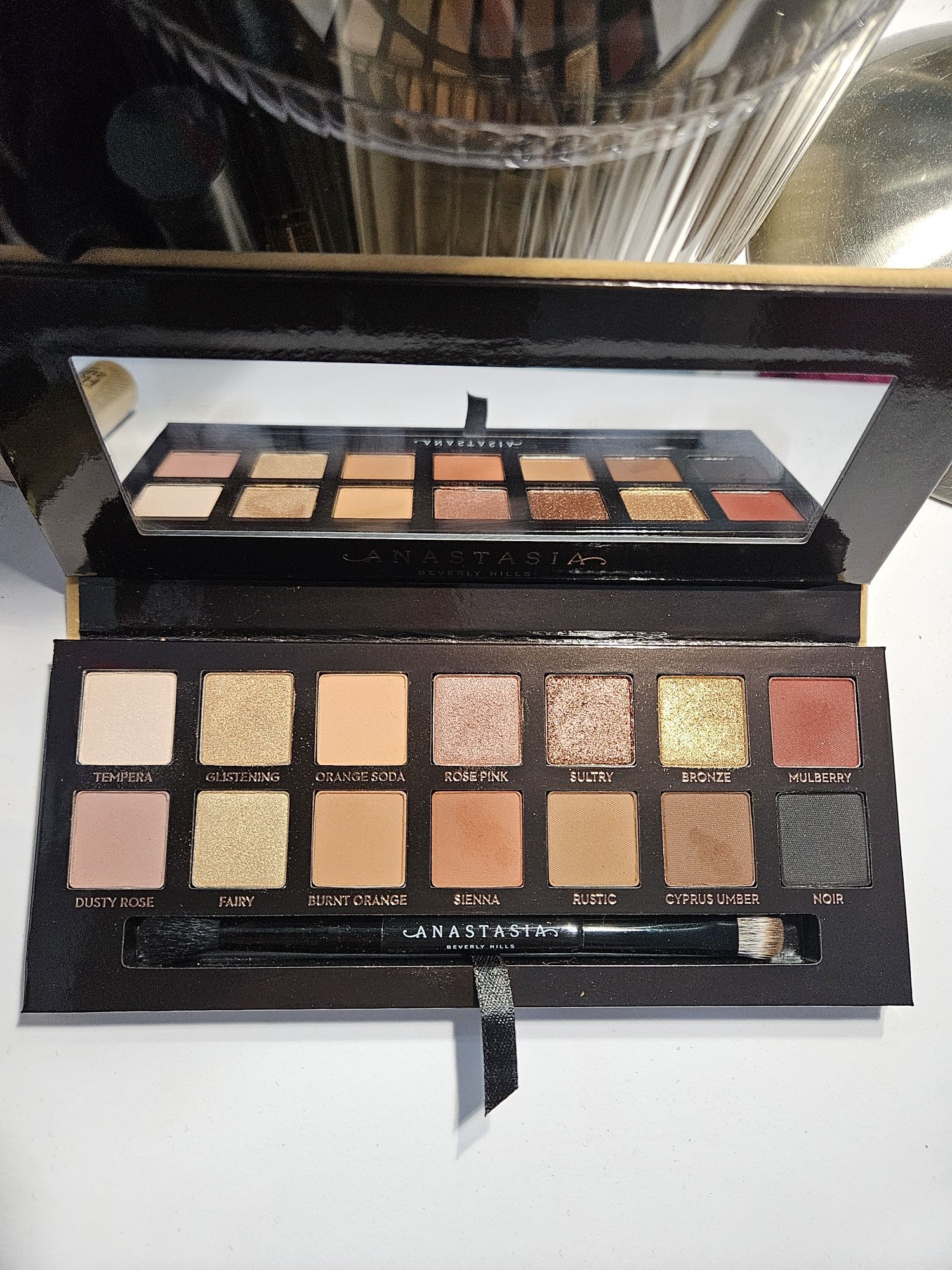 Anastasia Beverly Hills/SOFT GLAM/paleta cieni do powiek