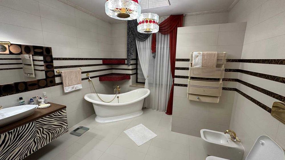 Дом с ремонтом на Фонтане. Львовская. 10 соток