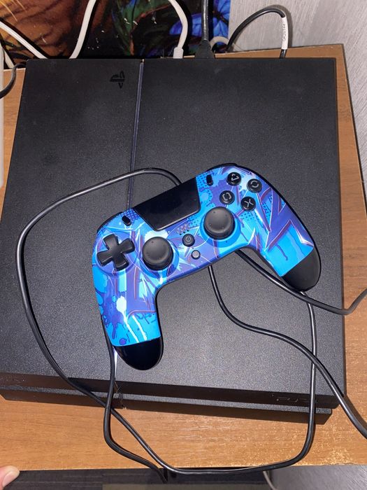 Продам PS4 Fat 500gb