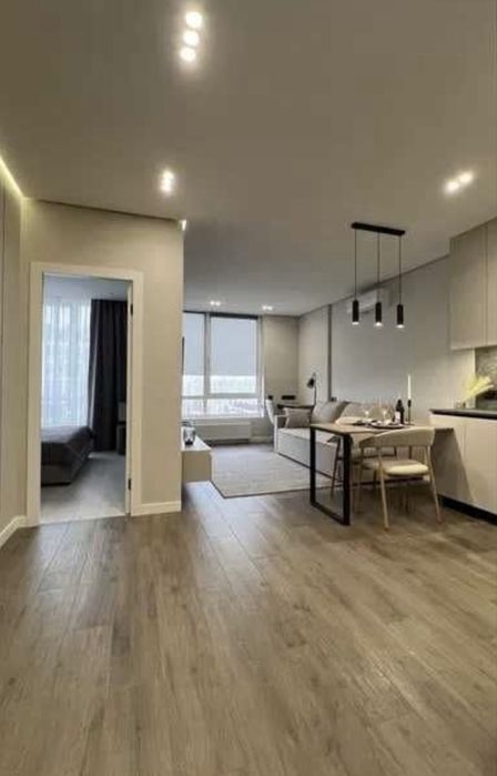 Продам 2к квартиру в ЖК Варшавський 2. Низький поверх