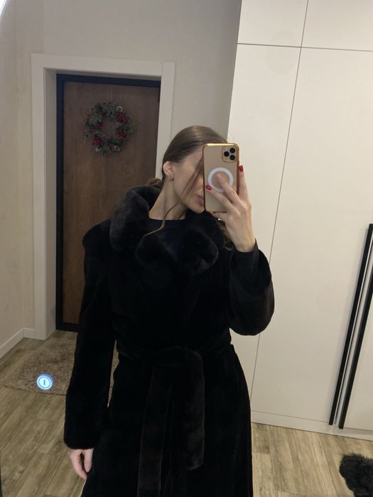 Норкова шуба чорна