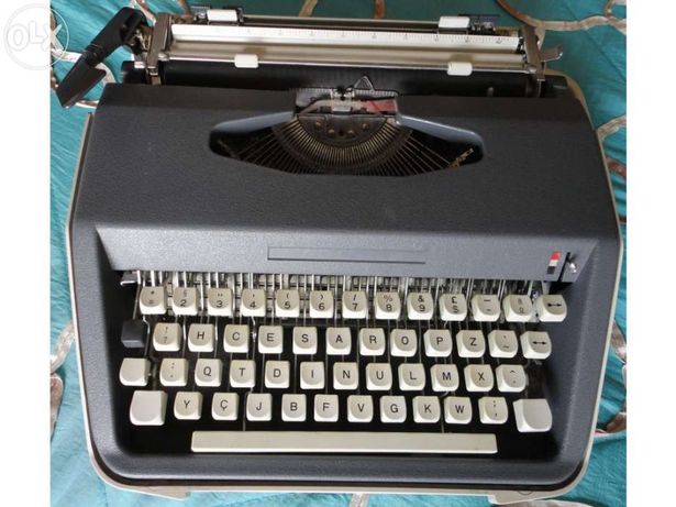 Máquina de escrever da Marca "Antares" Modelo 20S