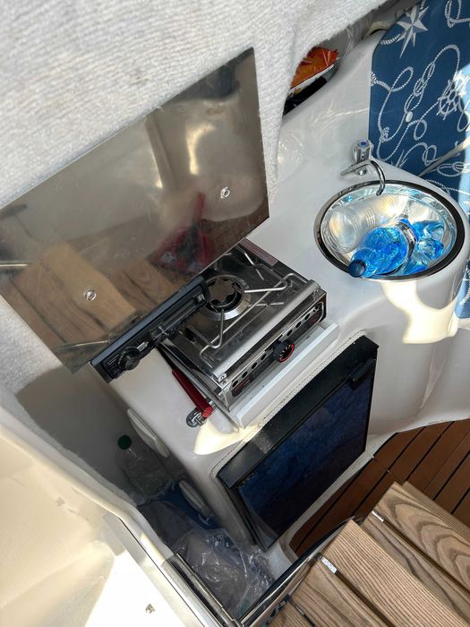 JACHT  motorowy  WINNER 800 silnik SUZUKI 250 km V6