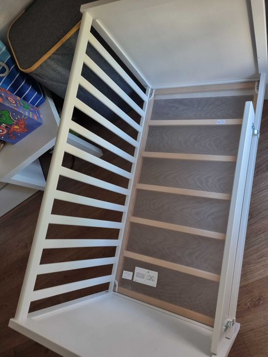 Berço IKEA "Sundvik" + colchão "JÄTTETRÖTT" + Barra NATTAPA -Como Novo