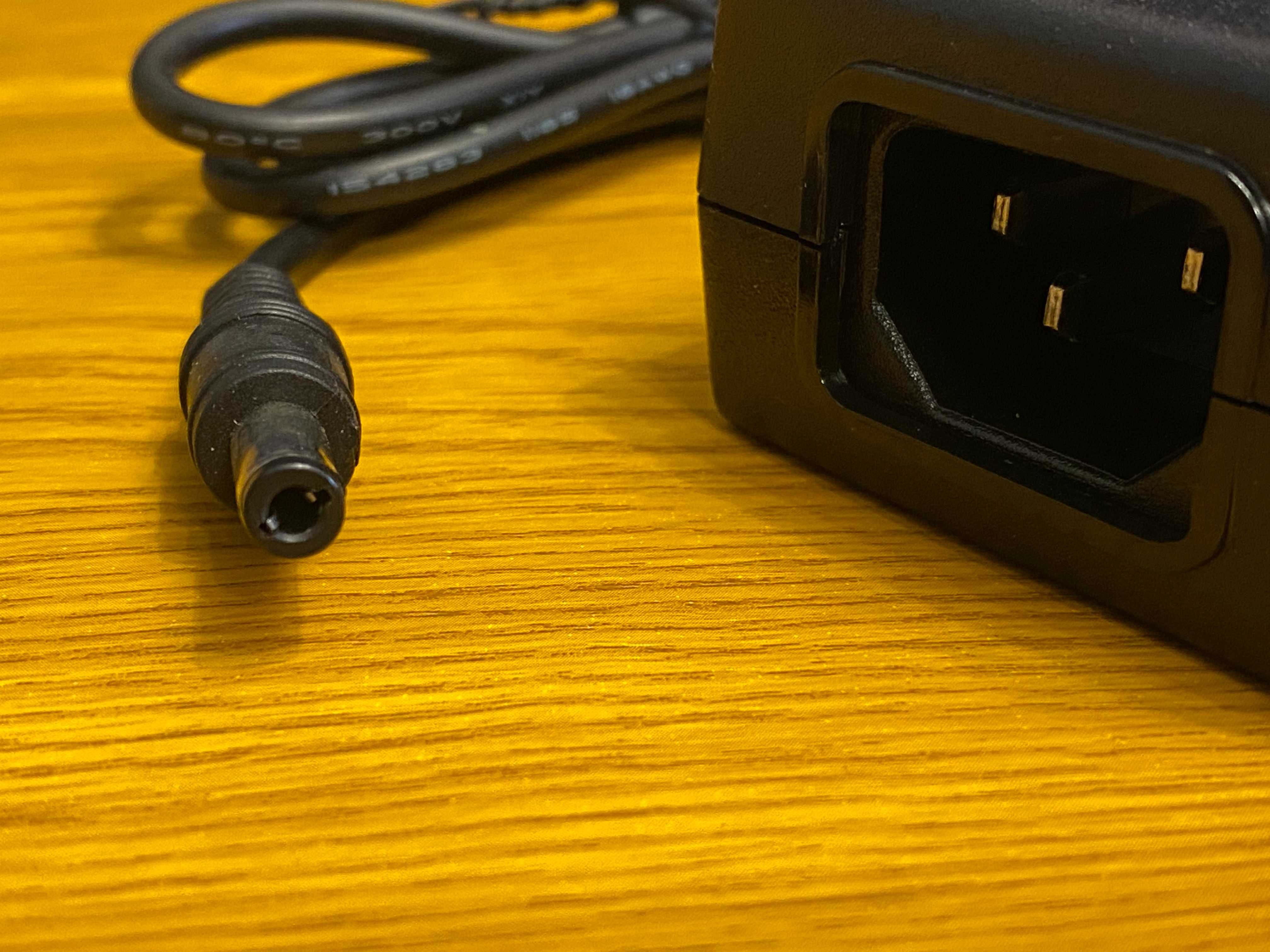 Блок питания для монитора 12V 4A 5.5x2.5 мм