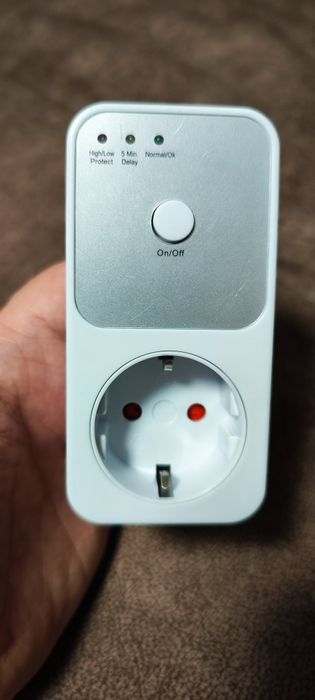 Реле контроля напряжения для защиты бытовых электроприборов, в розетку