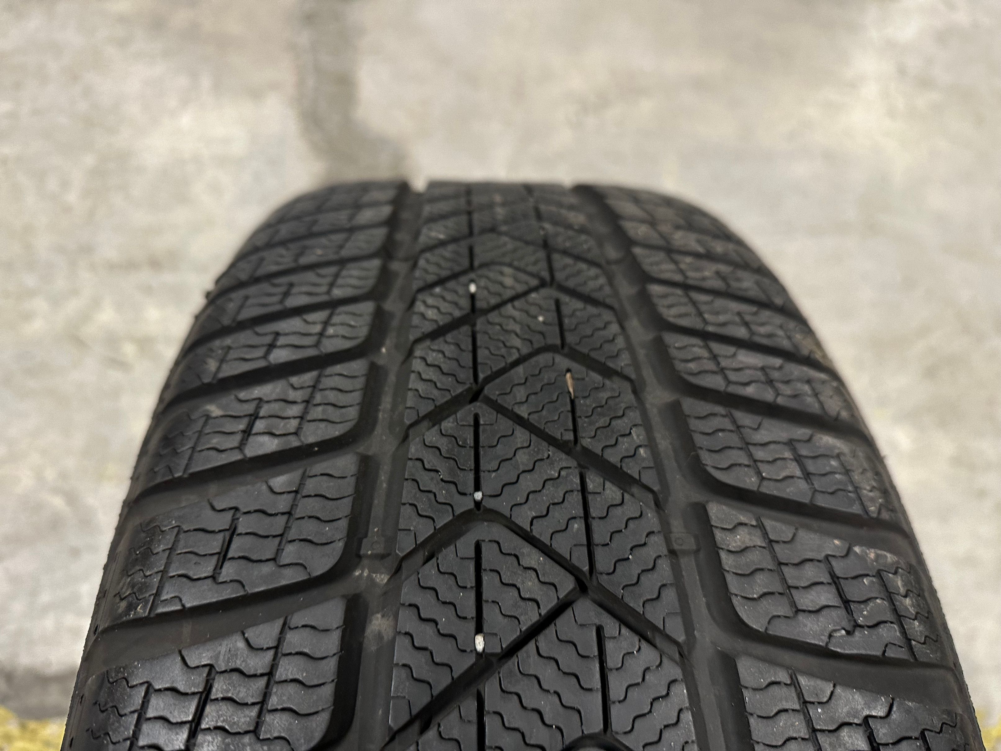 Opony Pirelli Sottozero 3 -  245/45/18 RSC