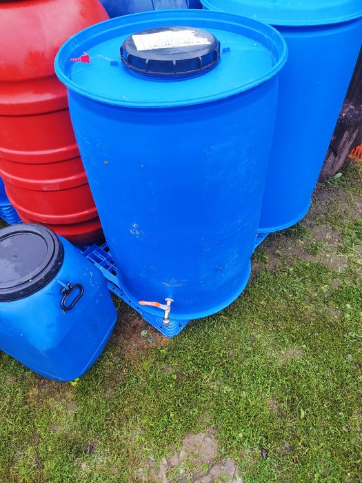 Beczki plastikowe po spożywce 220 litrów z kranem metalowym
