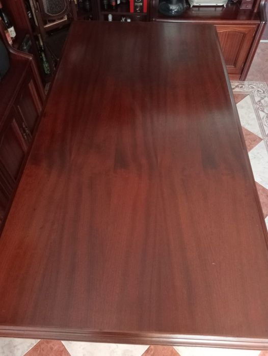 Mesa de sala de estar em madeira