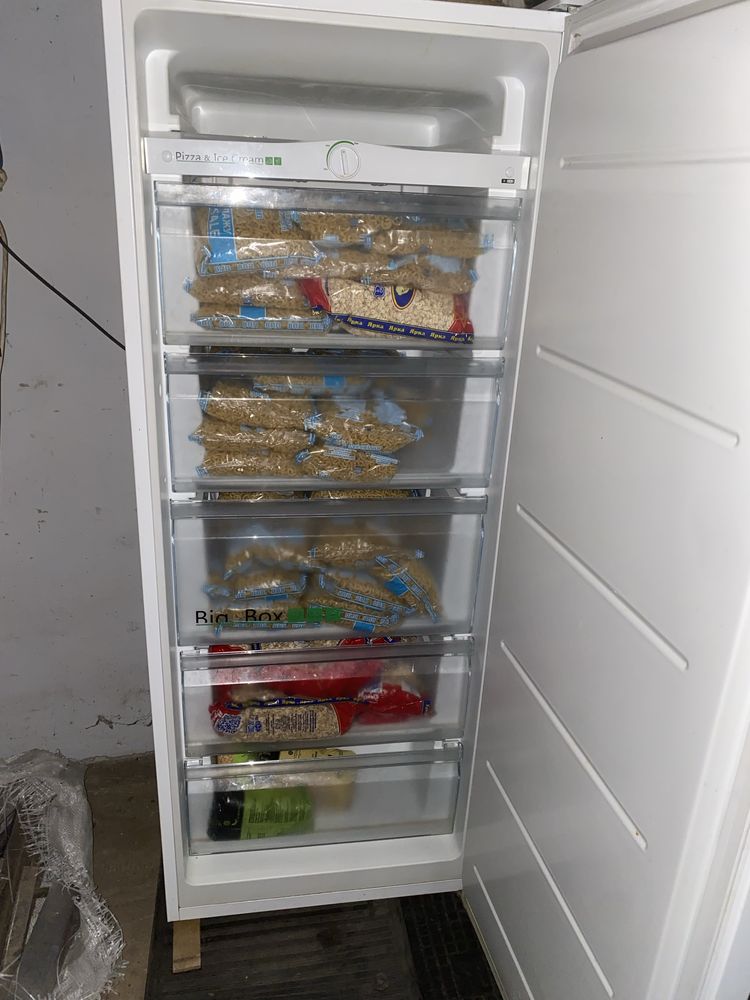 Продам морозильну камеру
