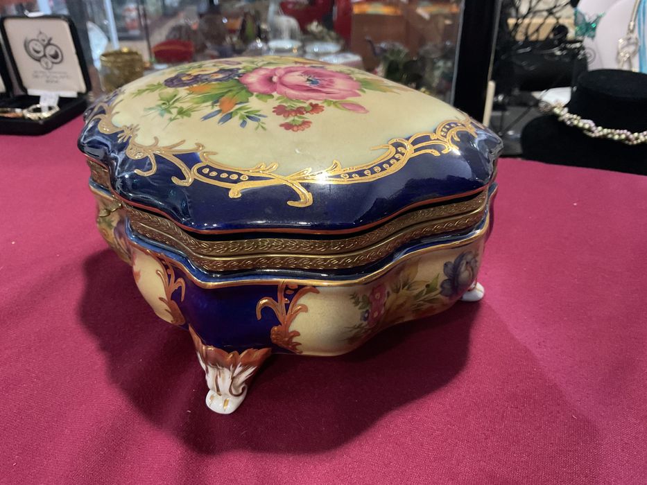 Cofre joias porcelana com pés pintura manual 17x14x9 cm