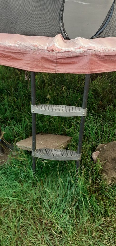 Sprzedam dużą trampolinę ponad 4m