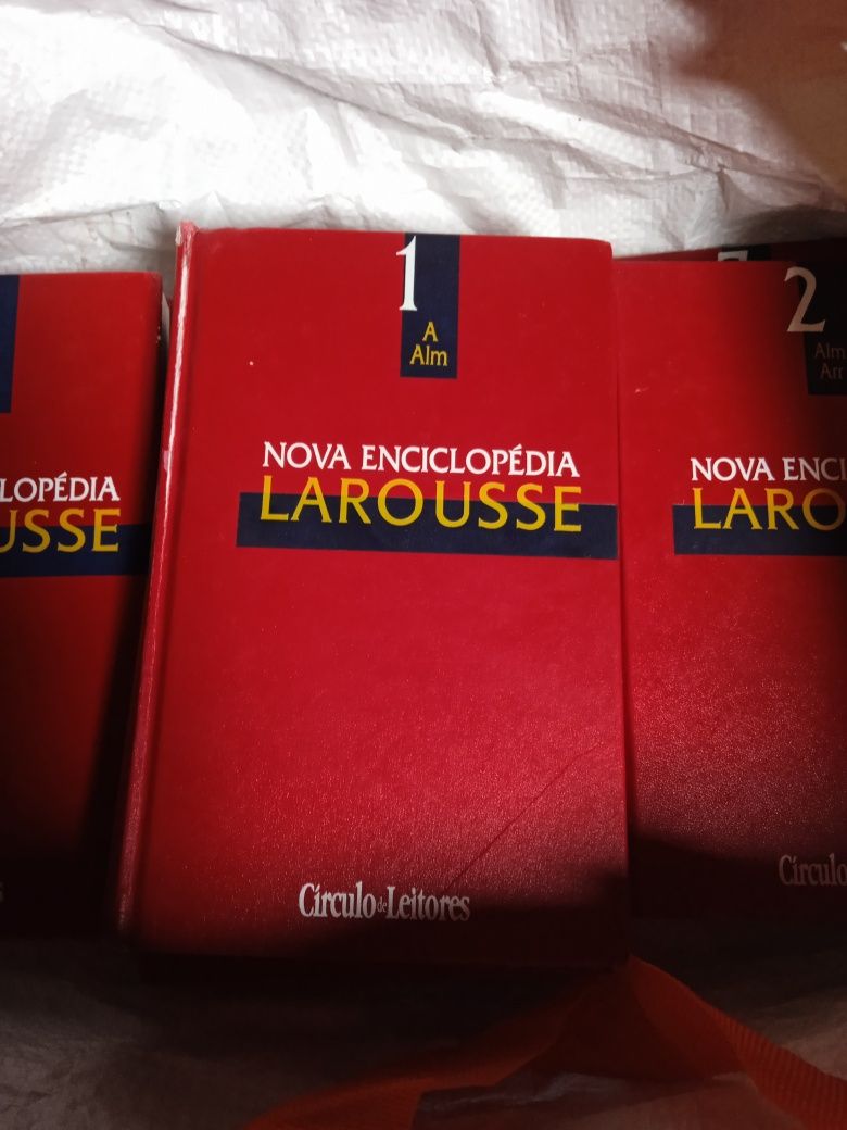 Nova enciclopédia larousse