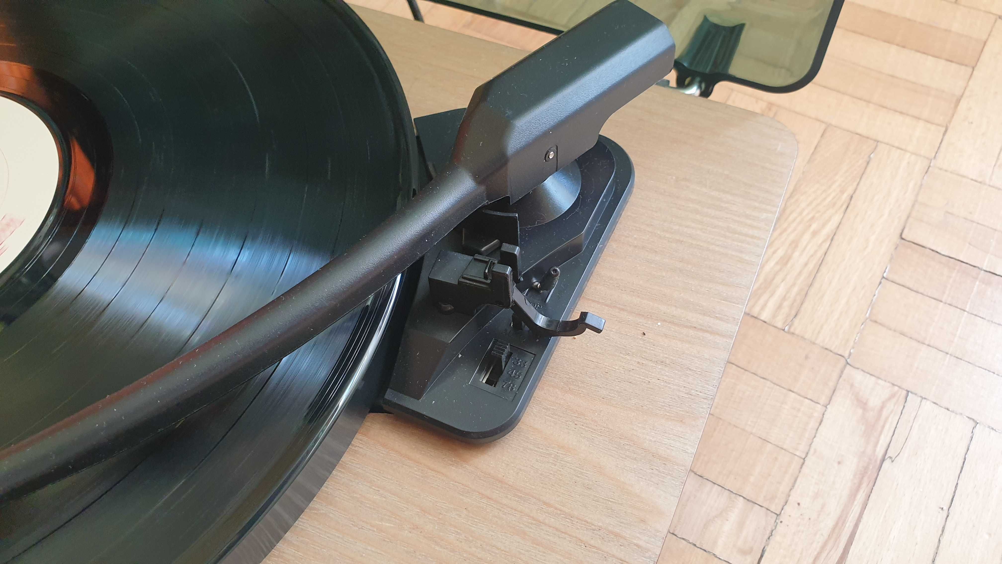 Gramofon

Lenco LS-50WD - USB wzmacniacz głośniki drewniany + 5 płyt