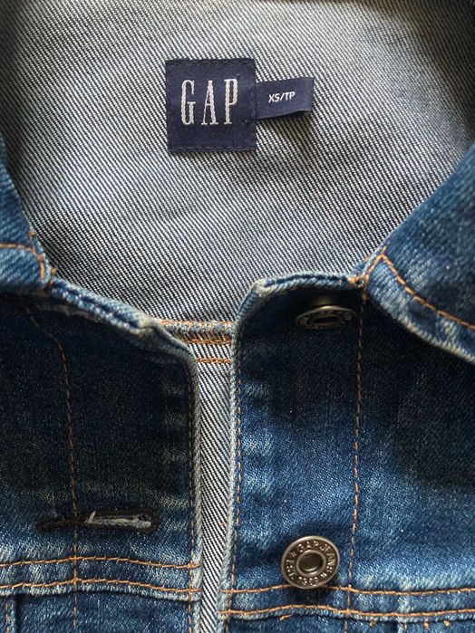 Женская джинсовая куртка Gap - темно-синяя