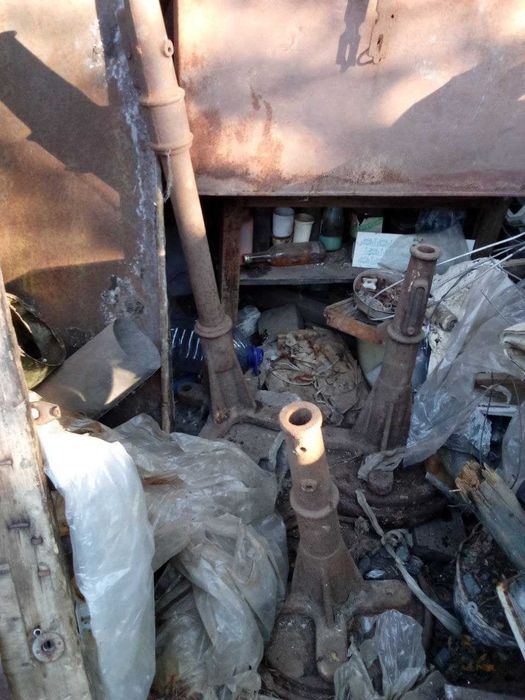 Продам железные трубы, оцинкованные и железные листы, железный шкаф