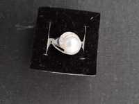 Srebrny pierścionek z perłą Apart