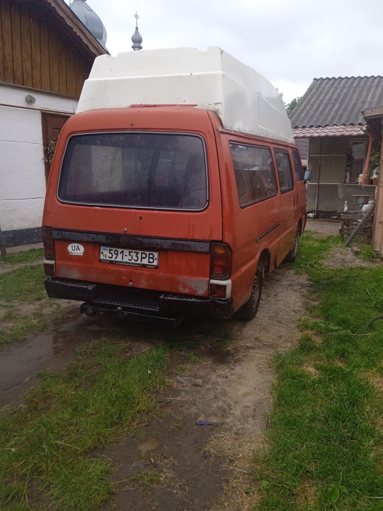 Продам Мазда е2200 ,2.2 д Находу .