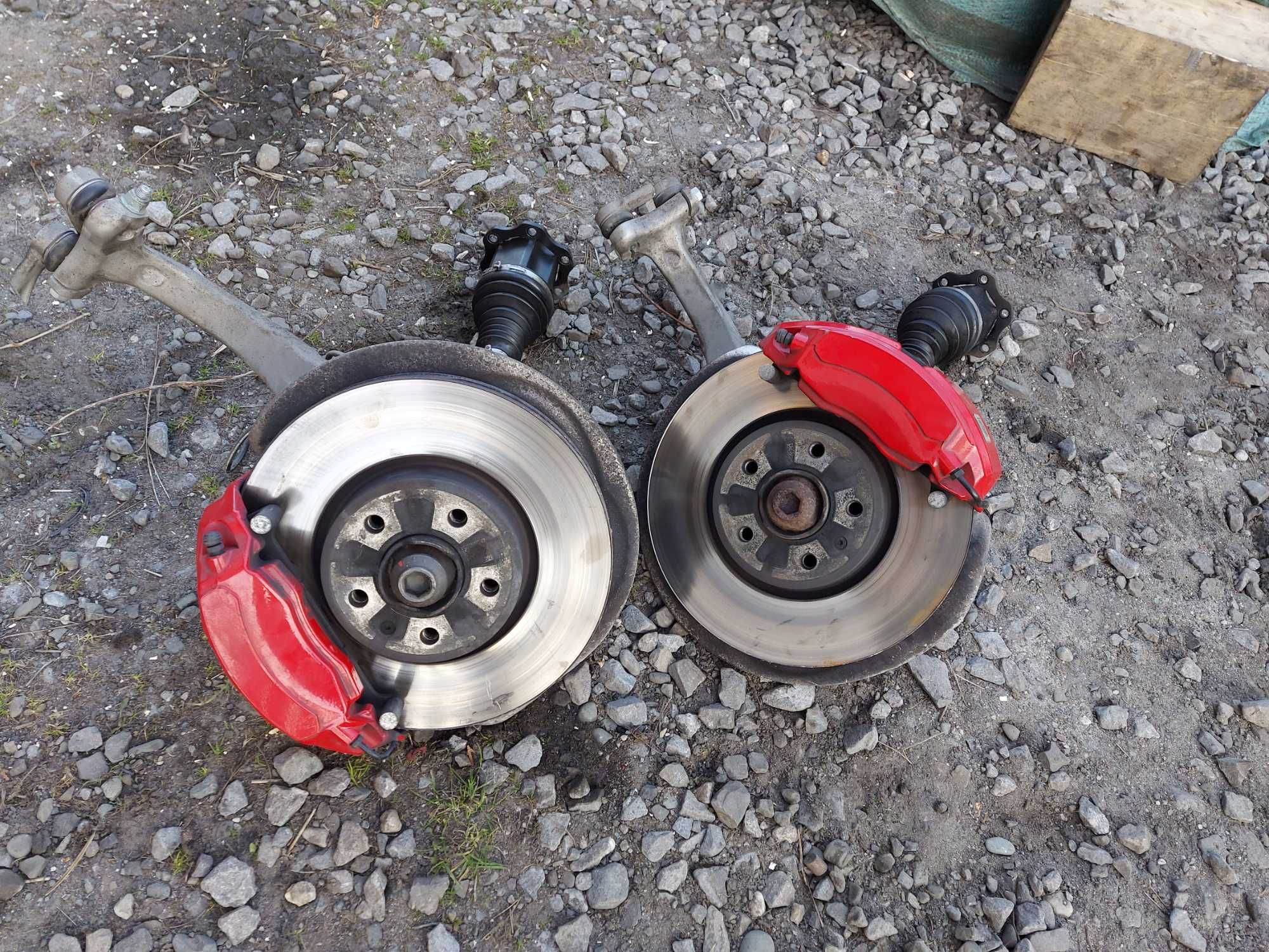 Zaciski tarcze hamulcowe przód Audi A4 B9 A5 320mm 8E05EL 8E06EL Kplt
