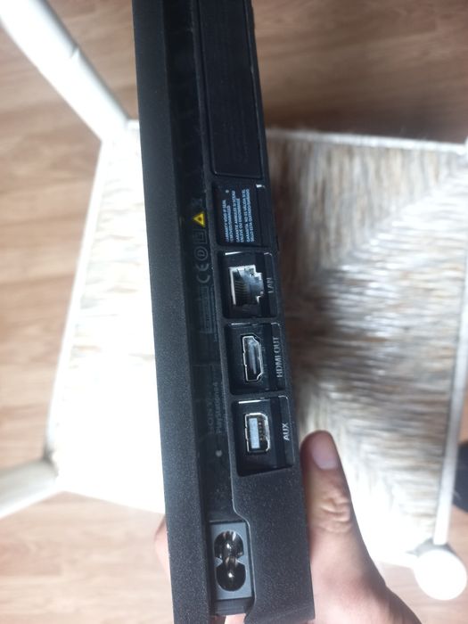 PS4 1TB sem comando e com jogos