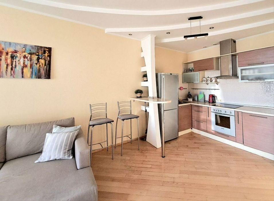 2-х кімнатна, центр, подобово, вул. Катеринича, квартиры посуточно