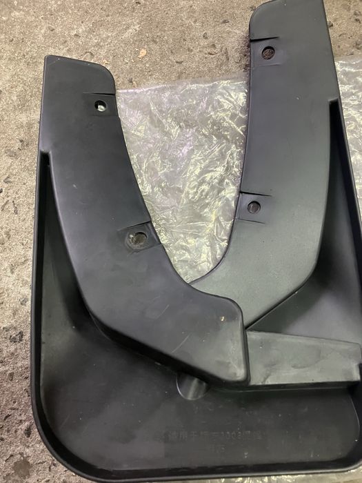 Брозговики Пежо 3008