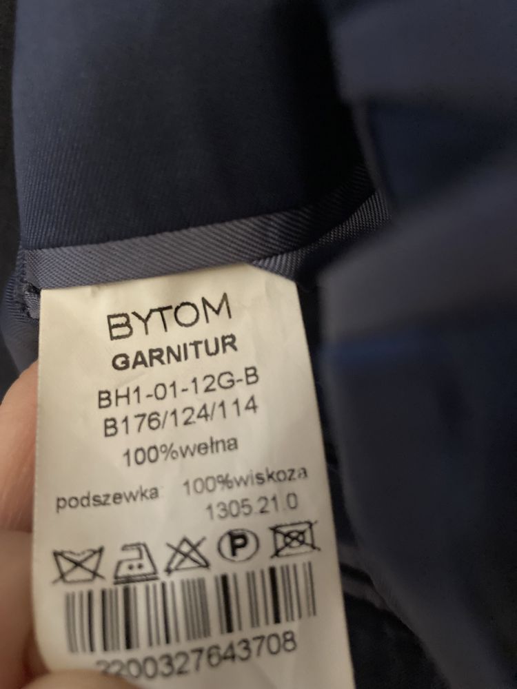 Garnitur męski firmy Bytom