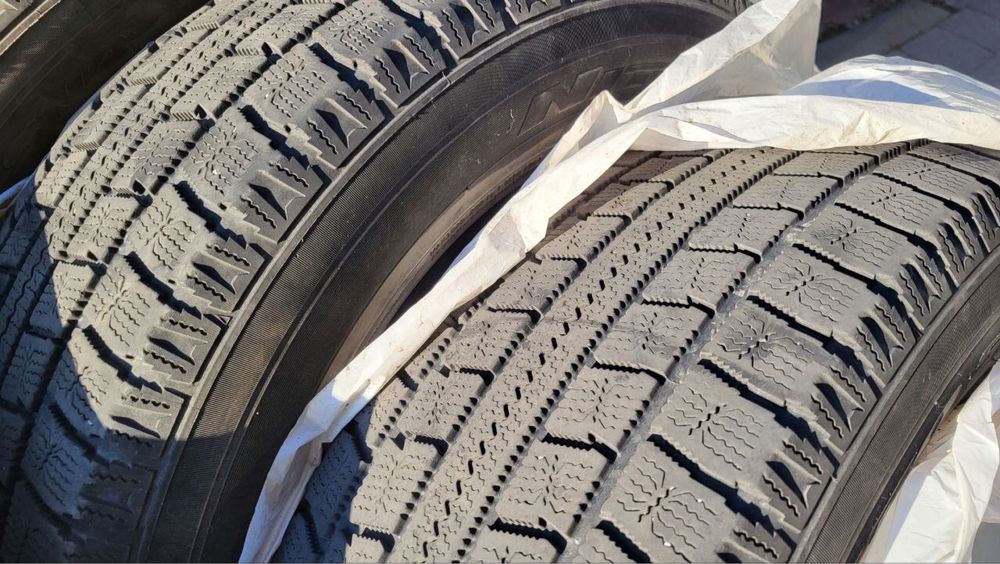 Шини зимові Nitto 225/65 r 17
