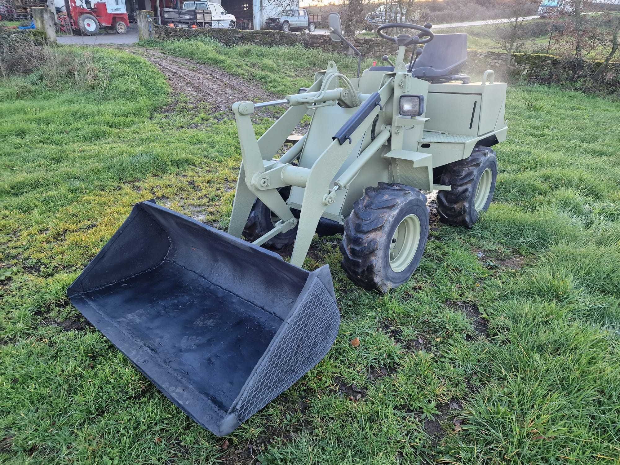 Mini Pá Carregadora Japonesa Yanmar V1 - Articulada - Bobcat