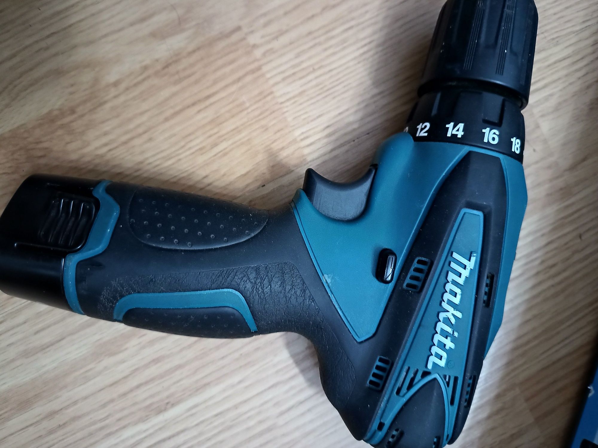 Wkrętarka akumulatorowa Makita DF330DWJ 10.8V
