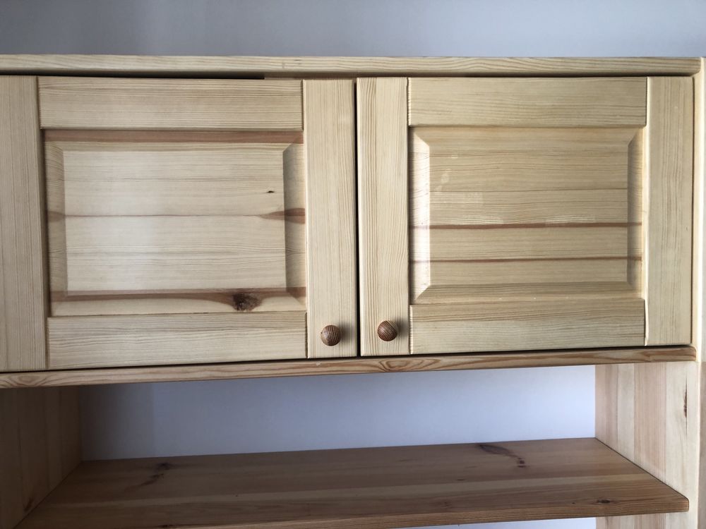 Regał drewniany z otwieranym biurkiem
