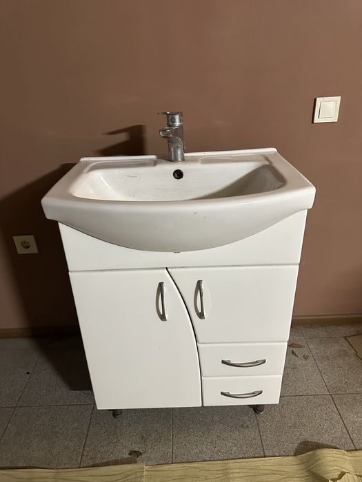 Умивальник з тумбочкою у ванну кімнату