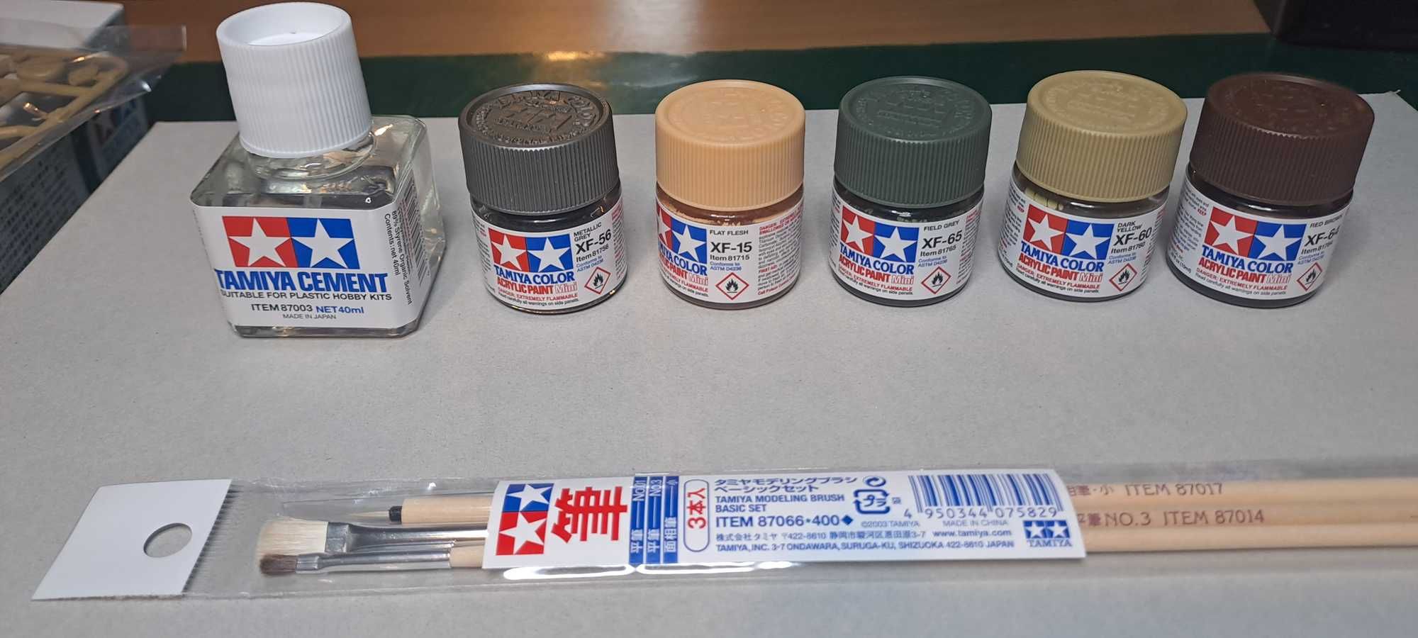 Tamiya Tiger I Mid Production i  zestaw  farb, pędzli i i kleju