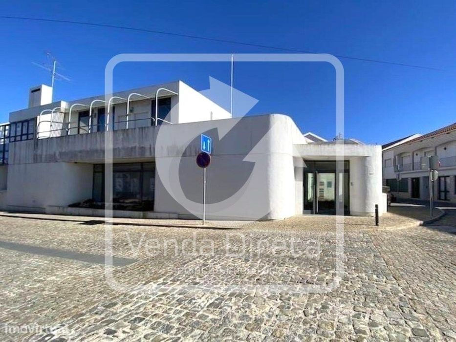 Espaço Comercial, com 384 m², no Centro de Pedrógão Grande. IMÓVEL ...