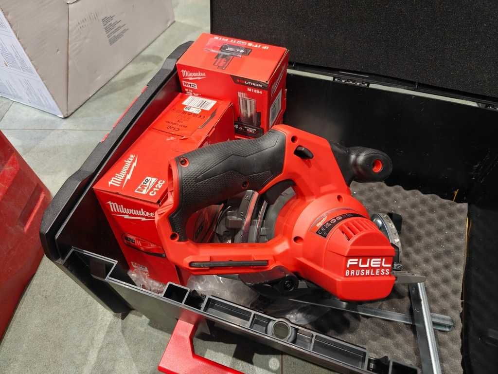 Pilarka tarczowa Milwaukee M12 CCS44 AKU 12V 2x 4.0 Ah..NowA.PAT2442.
