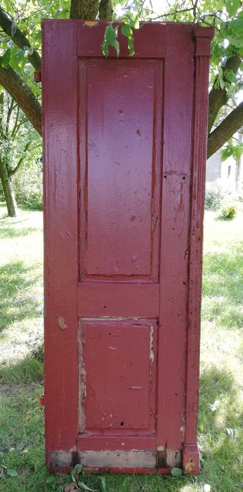 stare drewniane drzwi dwuskrzydłowe