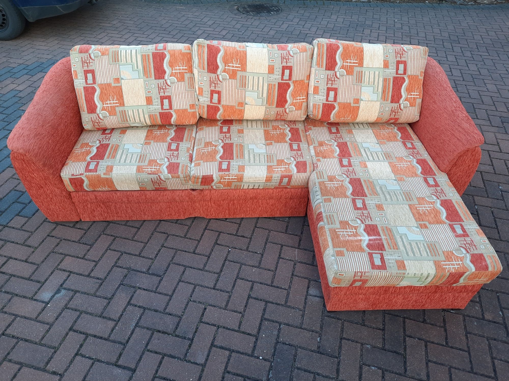Duży narożnik z funkcją spania