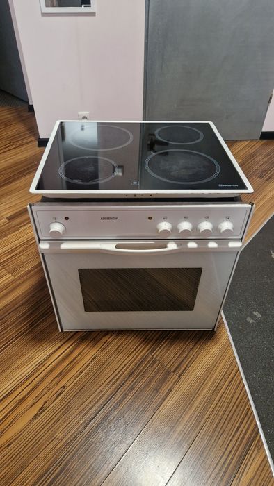 Piekarnik z plyta ceramiczną Ariston